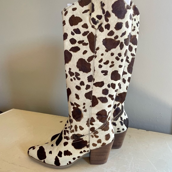 Western Style Boots (faux cowhide) 8.5 W
BRAND NEW IN BOX - Picture 3 of 7